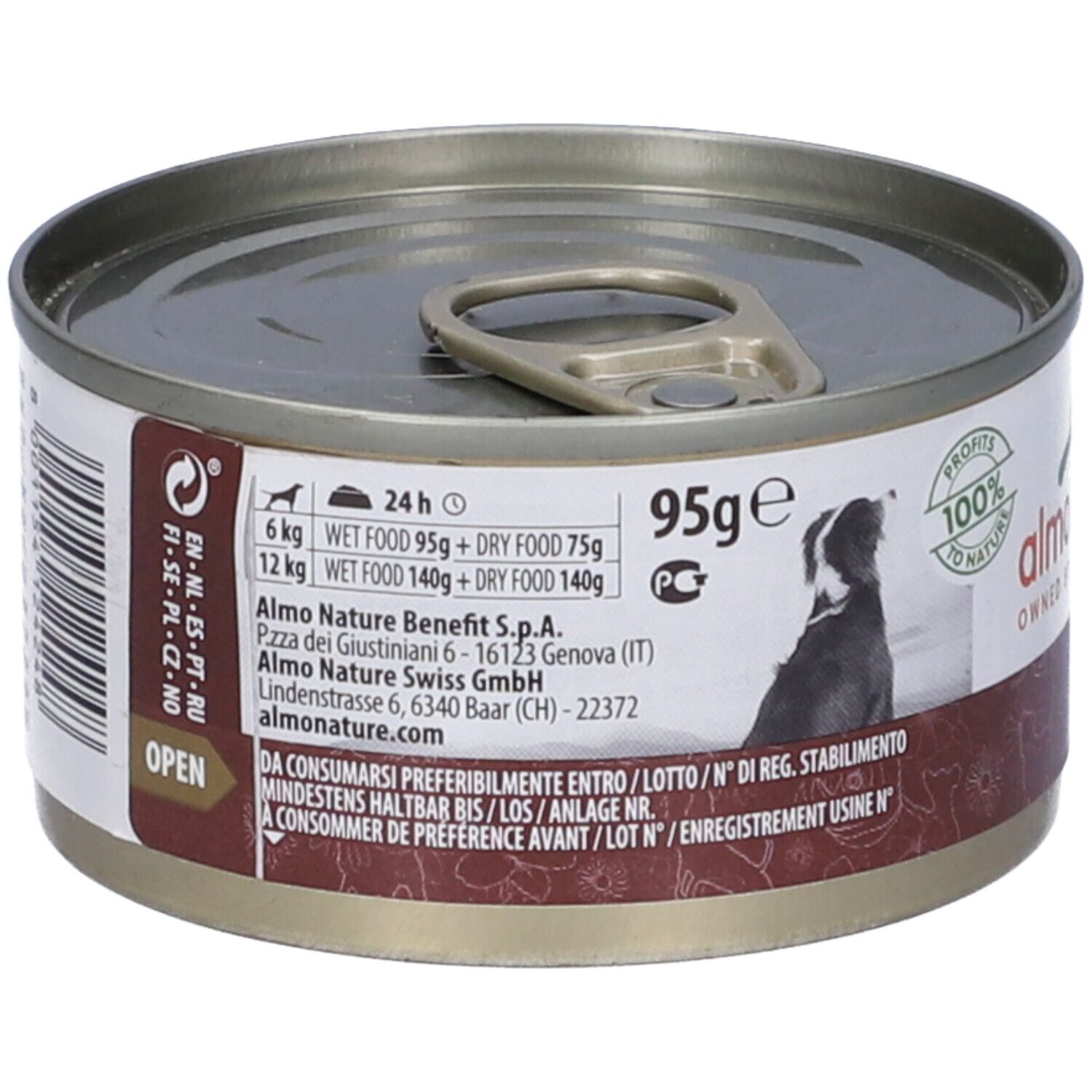 Lattina con coperchio. Scritta: Almo Nature. Testo: 95g, 6kg, 12kg. Indirizzo: Almo Nature Benefit S.p.A. Logo: 100% to Nature.