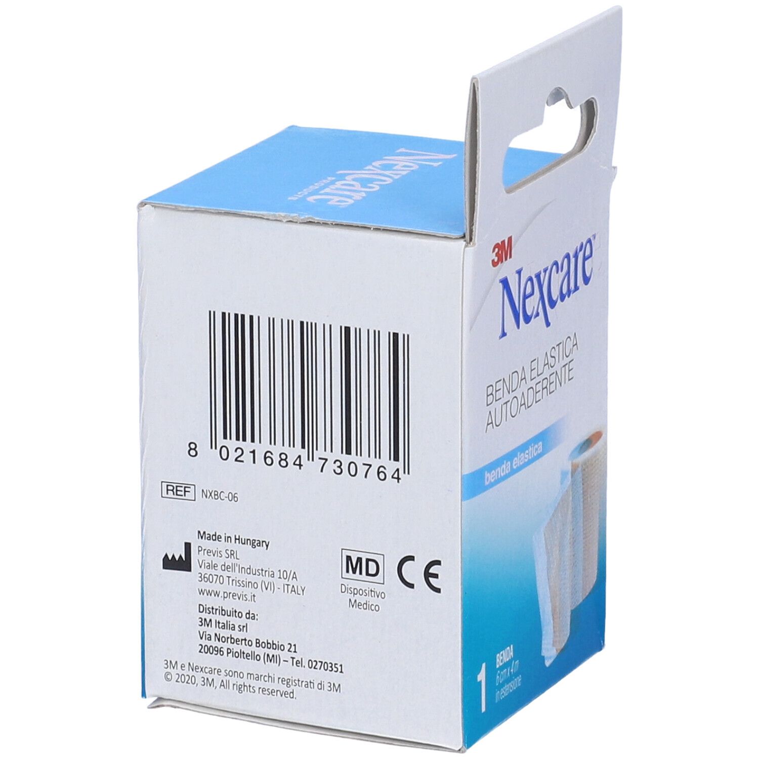Verpackung von Nexcare Benda Elastica Autoaderente. Zeigt eine Rolle Verband. Aufdrucke: 3M, Nexcare, Benda Elastica Autoaderente. Mit Barcode.