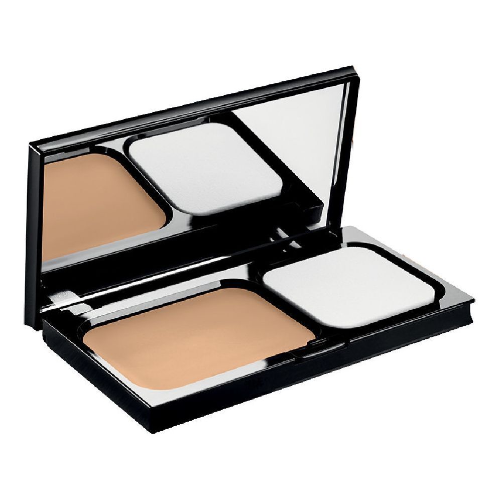 Kompakt-Creme-Make-up, geöffnet. Enthält Make-up und Schwamm. Spiegel im Deckel. Schwarzes Gehäuse.