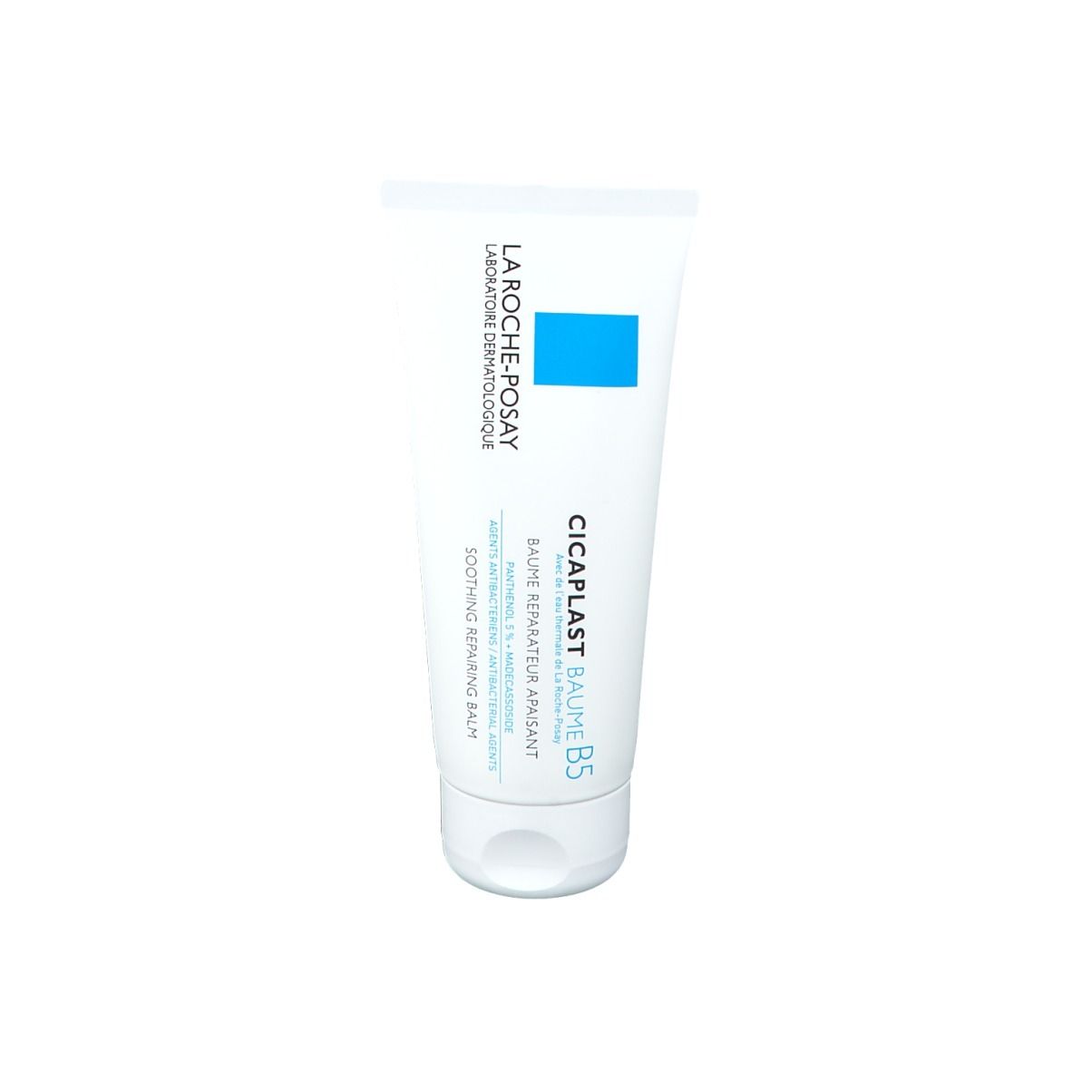 Weiße Tube mit blauem Rechteck. Text: CICAPLAST BAUME B5, beruhigender reparierender Balsam.
