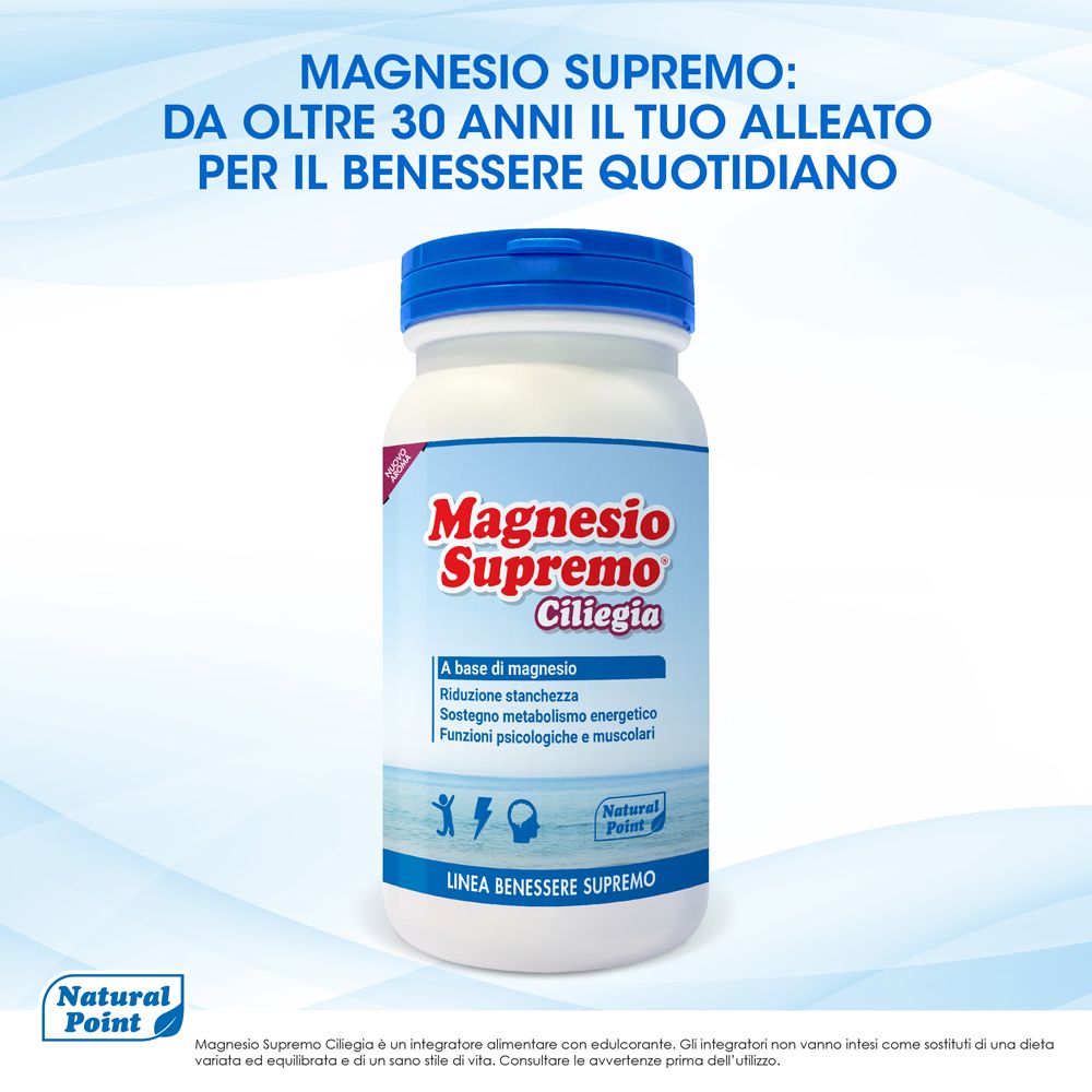 Flacone bianco, tappo blu. Scritta: Magnesio Supremo Ciliegia. Il tuo alleato da oltre 30 anni.