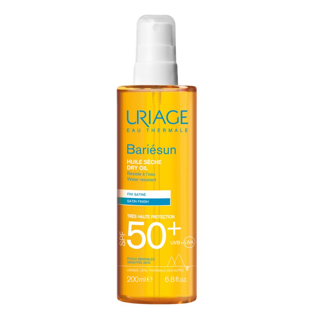 Flacone Uriage Bariésun Olio Secco SPF 50+. Liquido giallo, vaporizzatore bianco. Testo con SPF 50+ e UVA/UVB.