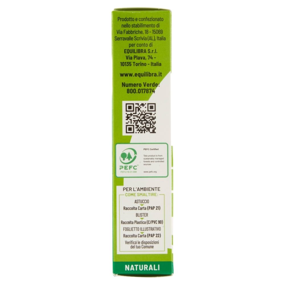 Lato della confezione di Equilibra® Carbone Vegetale. Informazioni produttore e QR code.