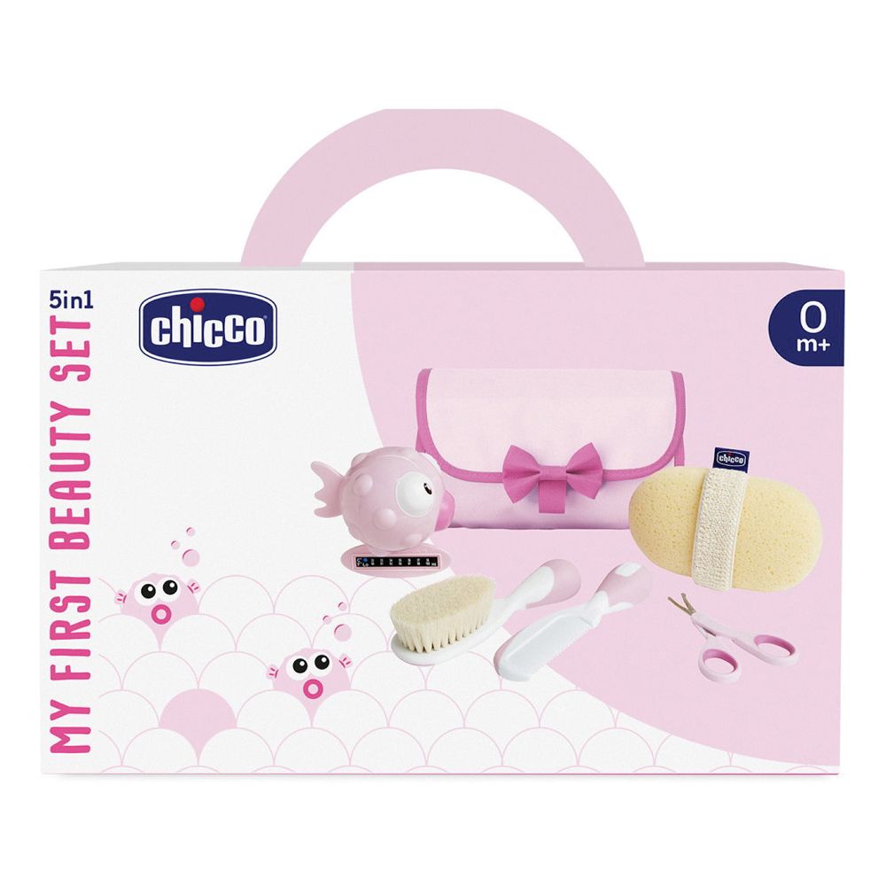 Set bellezza rosa con manico. Include pochette, pesce, spazzola, forbici e spugna. Confezione con logo.