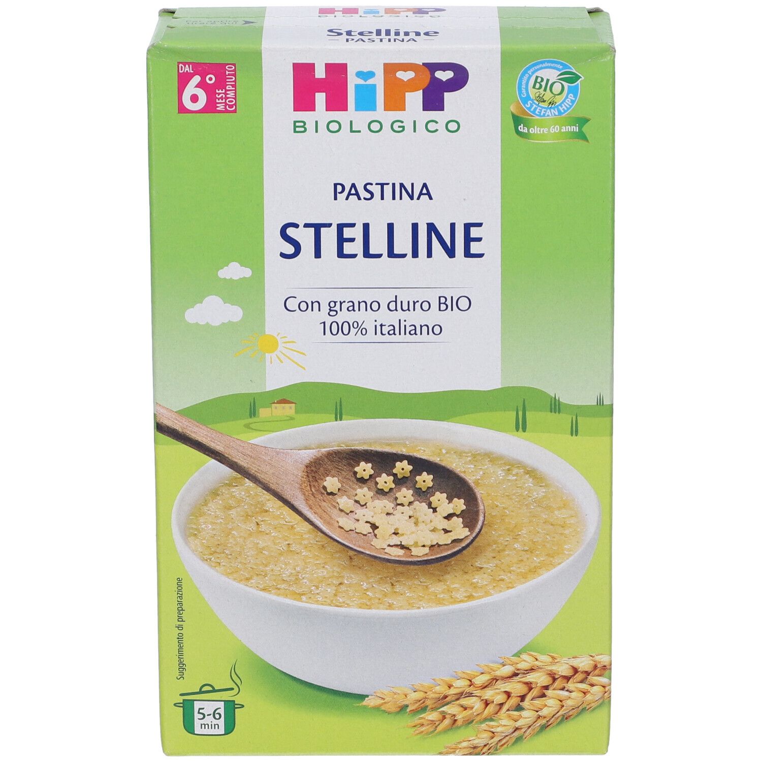 Vorderseite der Hipp Bio Pastina Stelline Verpackung. Zeigt eine Schüssel mit Sternchen-Nudeln und eine Holzschaufel. Bio-Siegel.