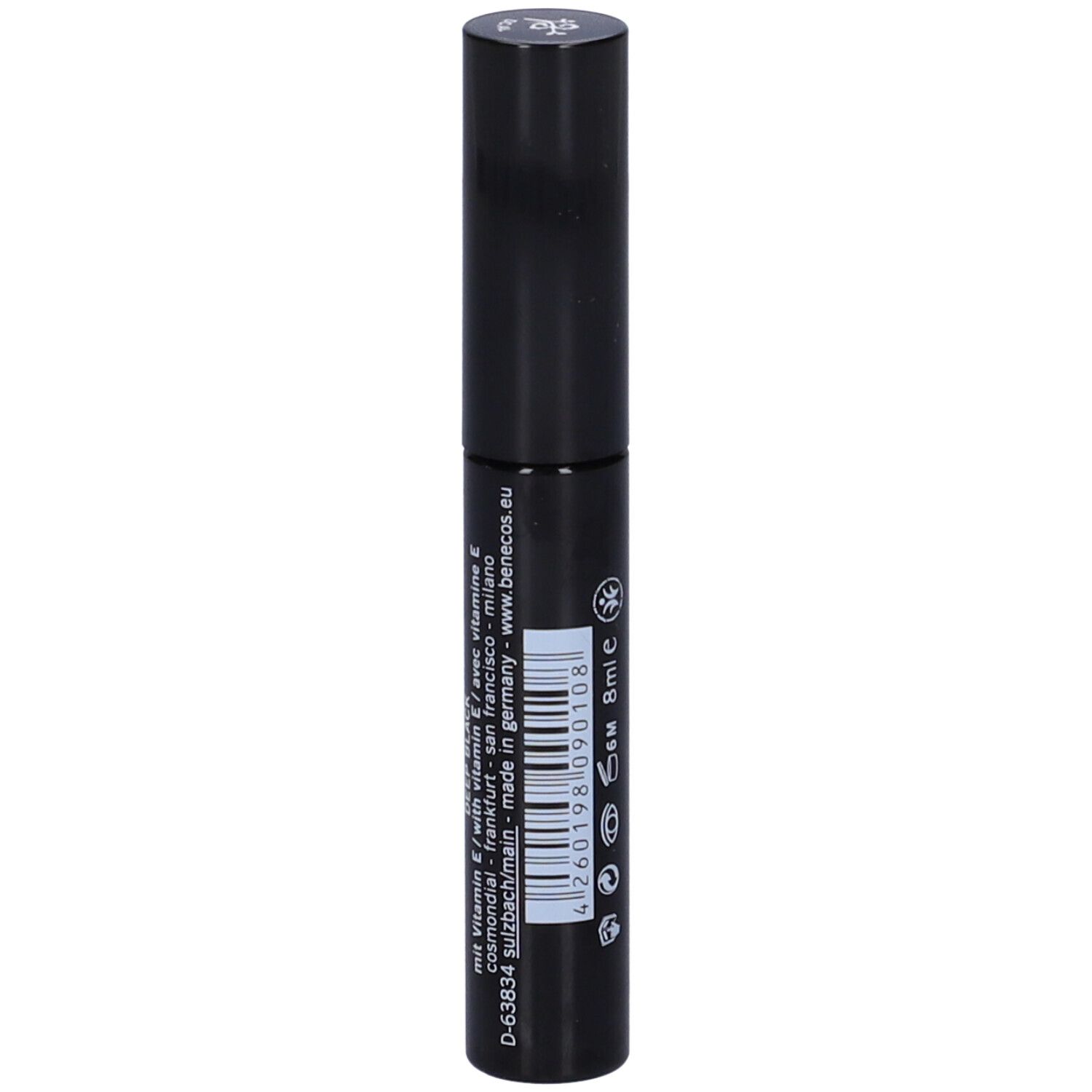 Tubo di mascara nero con tappo. Scritta: Benecos Natural Mascara Maximum Volume.