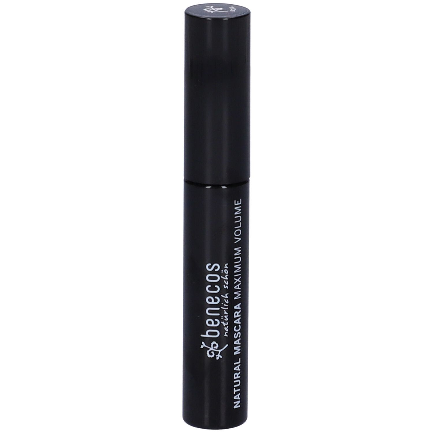 Tubo di mascara nero con tappo. Scritta: Benecos Natural Mascara Maximum Volume.