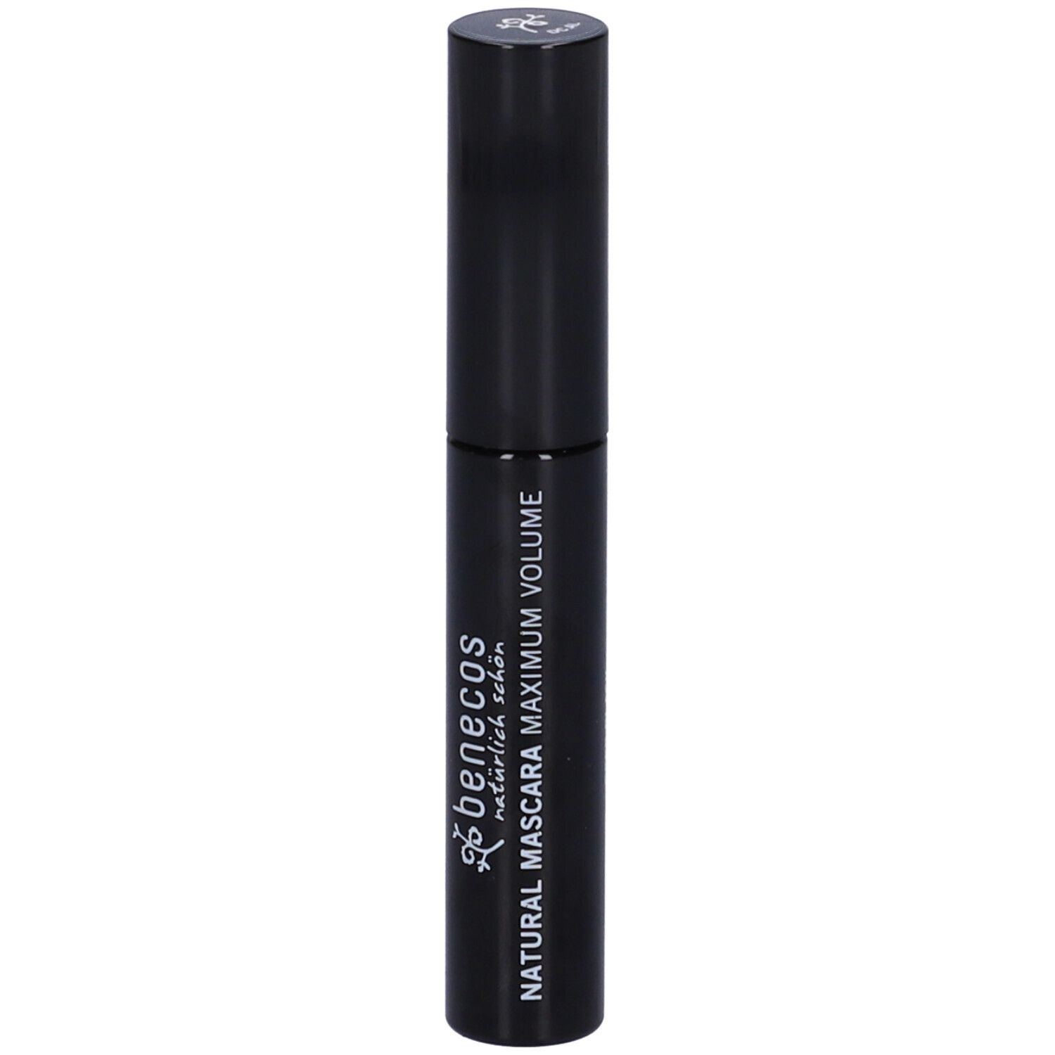 Tubo di mascara nero con tappo. Scritta: Benecos Natural Mascara Maximum Volume.