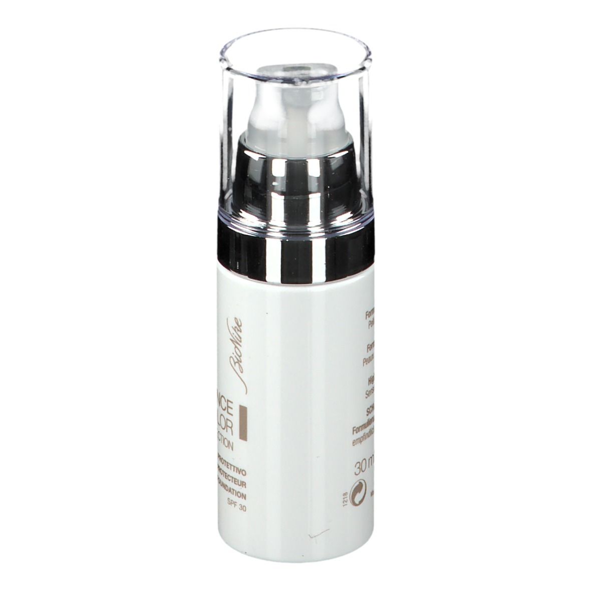 Weiße Flasche mit Pumpe. Aufschrift: DEFENCE COLOR, High Protection, Protective Foundation, SPF 30. Marke: BioNike.