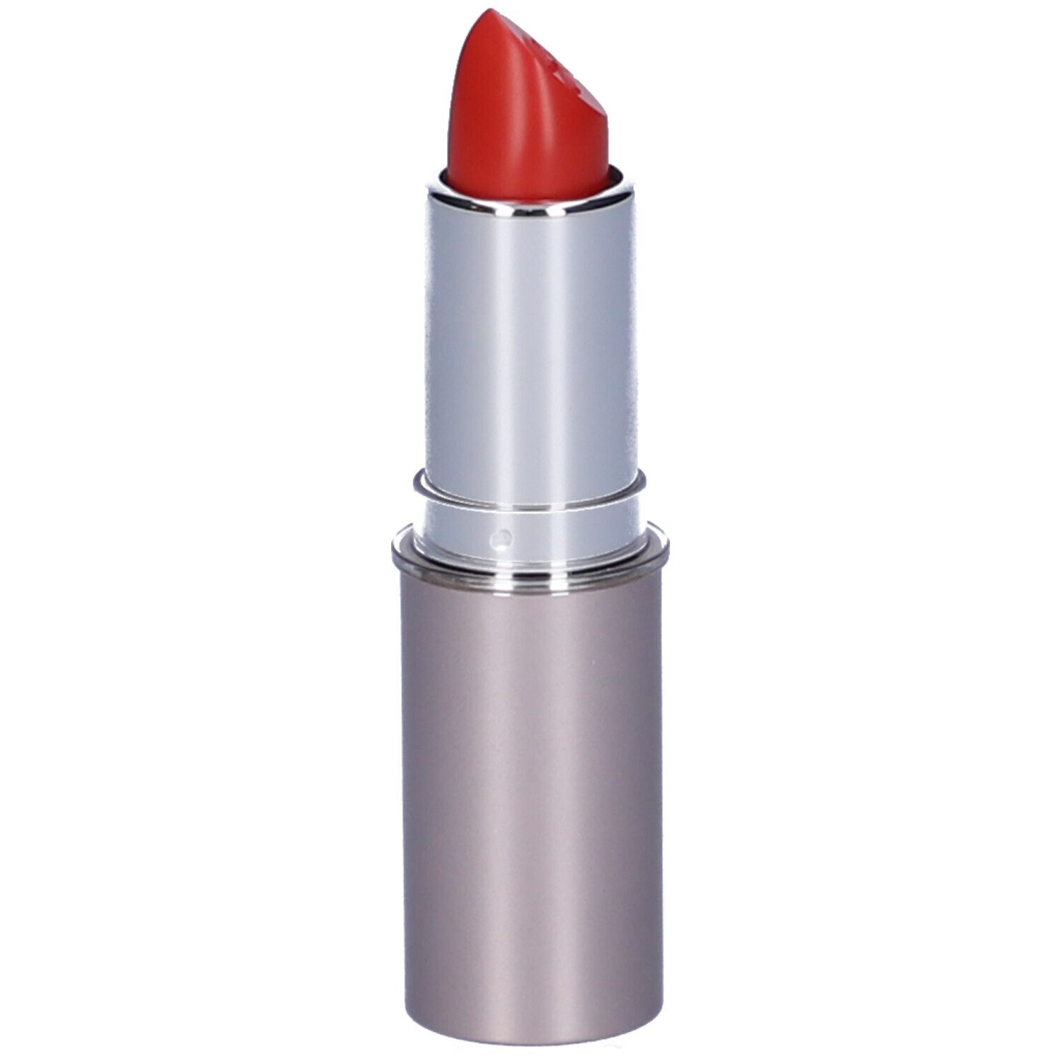 Rossetto rosso con fusto argentato e cappuccio chiuso.