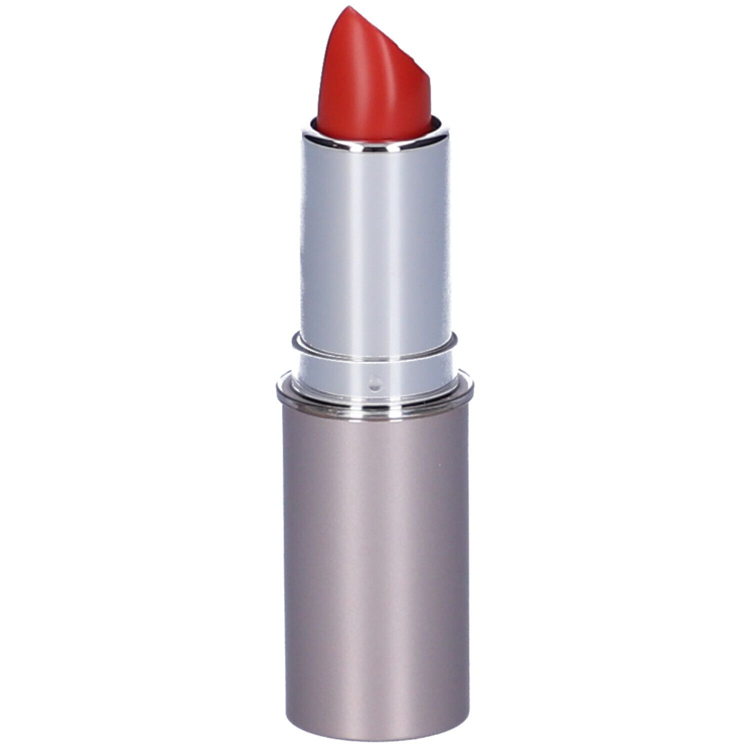 Rossetto rosso con fusto argentato e cappuccio chiuso.