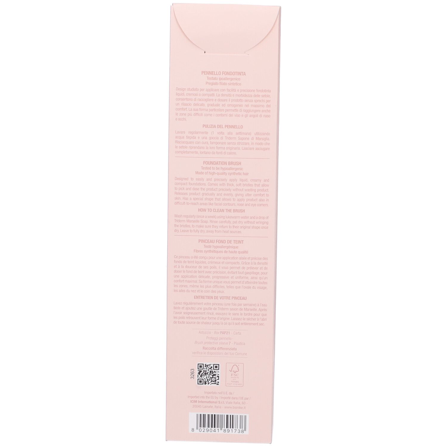 Retro della confezione del pennello fondotinta Bionike Defence Color. Sfondo rosa con testo e codice QR.