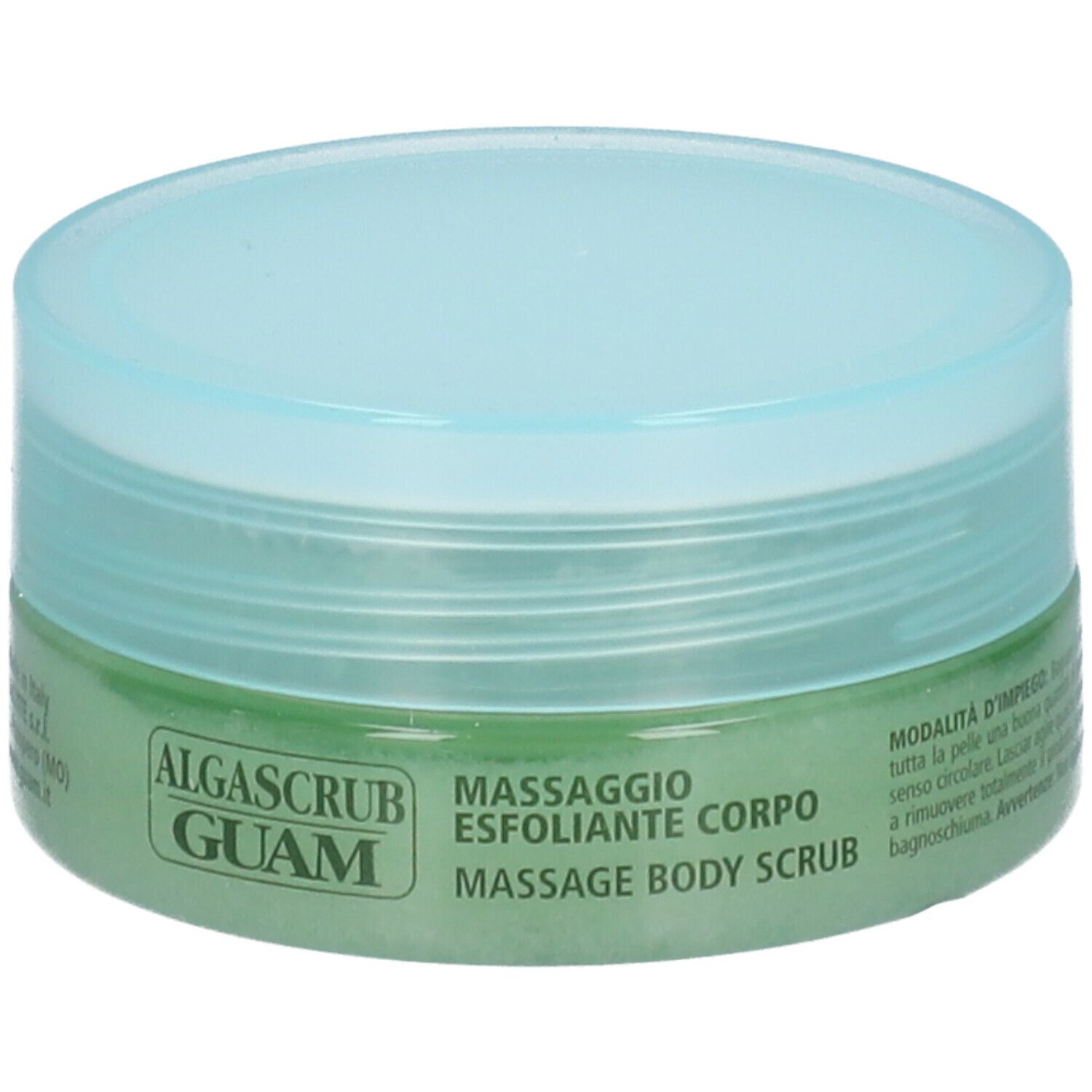 Vaso rotondo di GUAM Algascrub. Contenuto verde, coperchio blu. Testo: Algascrub, GUAM, Massage Esfoliante Corpo, Massage Body Scrub.