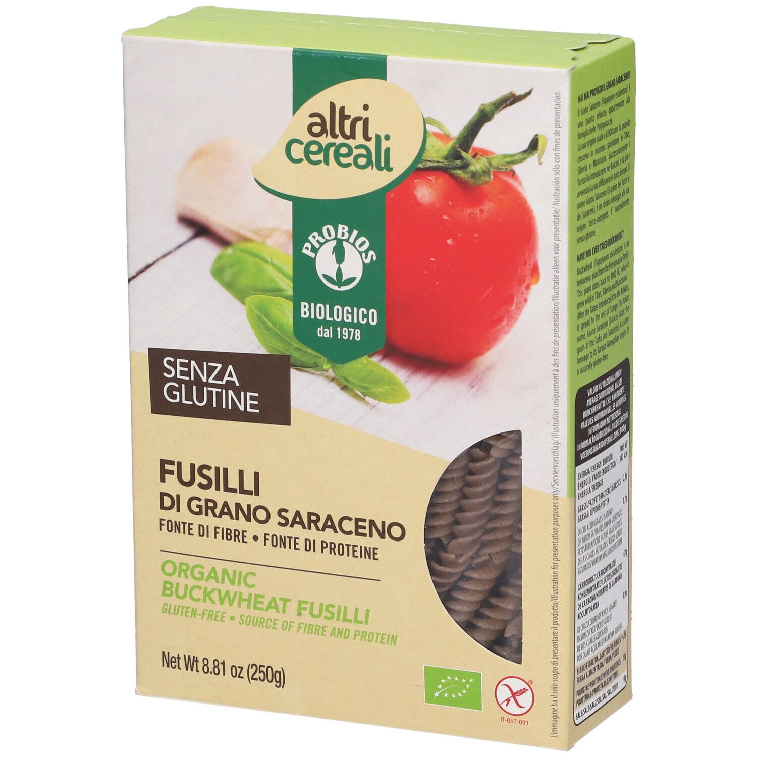 Confezione di fusilli di grano saraceno. Scritte: senza glutine, marchio bio, pomodoro, basilico. Vista laterale.