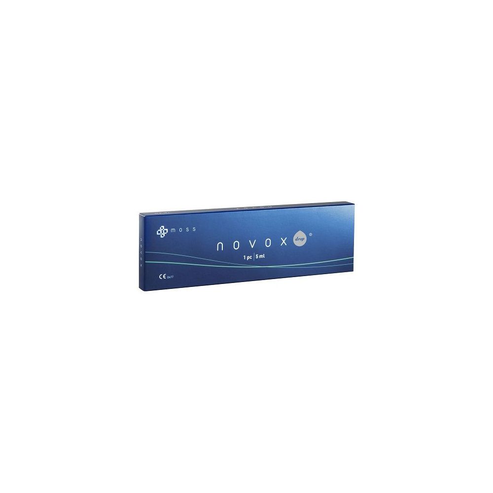 Confezione blu scuro con testo bianco. Scritta: Novox, 1 g/5 ml. Logo in alto a sinistra. Marchio CE.