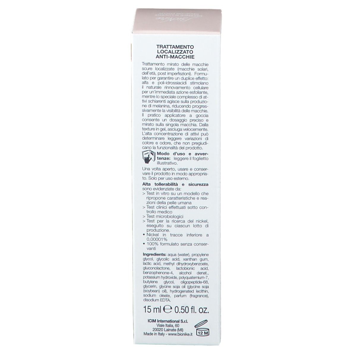 Boîte blanche avec texte. Informations sur le produit et ingrédients. Marque et nom visibles.
