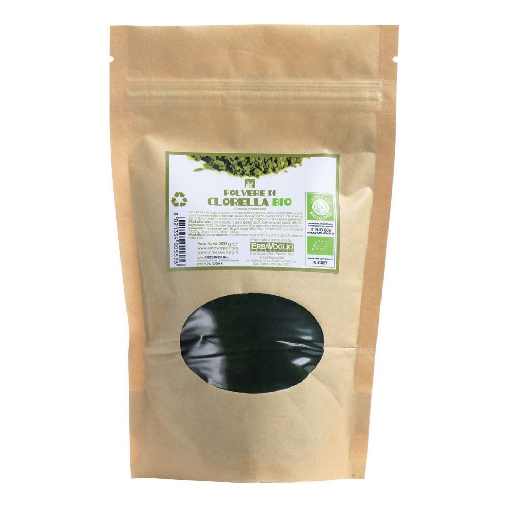 Busta con finestra trasparente. Etichetta con testo e logo. Polvere verdastra visibile. Certificazione bio.