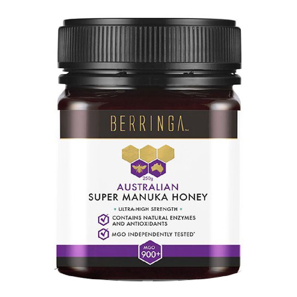 Vasetto di vetro marrone con coperchio nero. Etichetta con testo: BERRINGA, Australian Super Manuka Honey, 250g, MGO 900+.