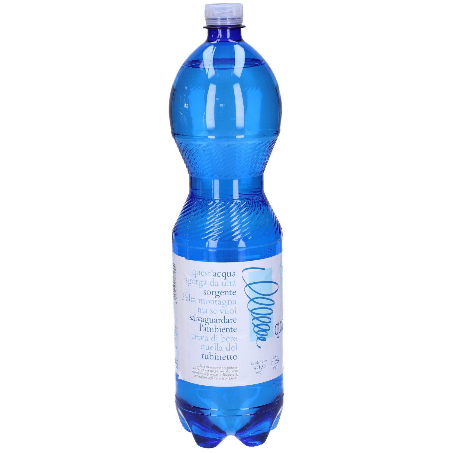 Bottiglia di plastica blu con etichetta bianca. Scritta: qualeacqua naturale.