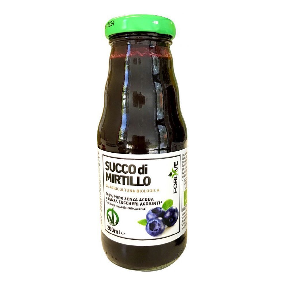 Bottiglia di vetro con tappo verde. Etichetta con nome prodotto: Succo di Mirtillo. Illustrazione di mirtilli. Certificazione bio.