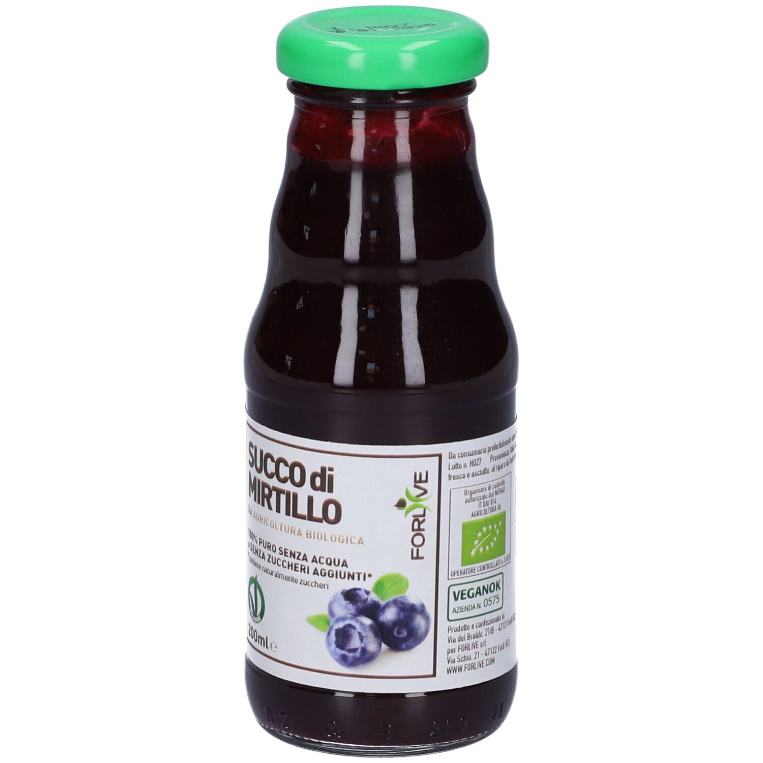 Bottiglia di vetro con tappo verde. Etichetta con nome prodotto: Succo di Mirtillo. Illustrazione di mirtilli. Certificazione bio.