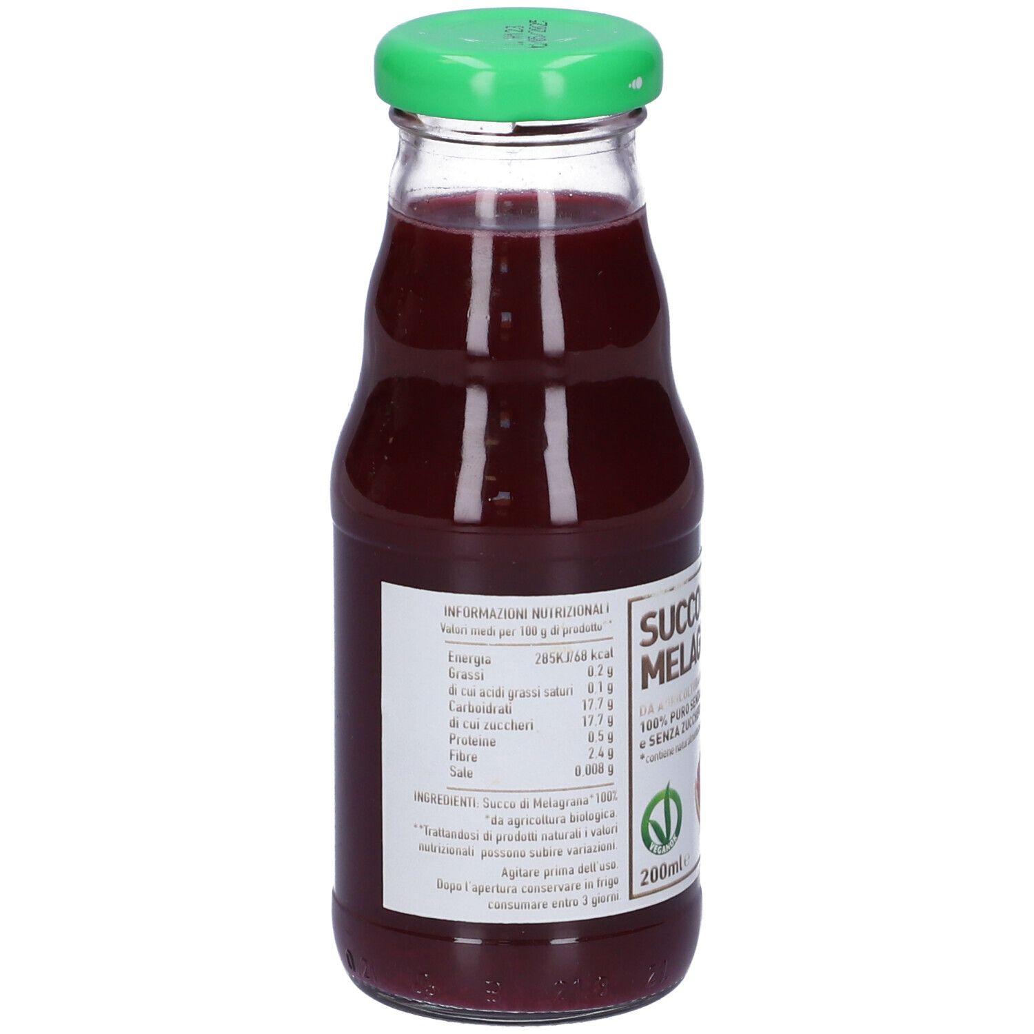 Retro di una bottiglia di vetro di succo di melograno. Tappo verde, etichetta bianca con informazioni nutrizionali e nome. Bio.