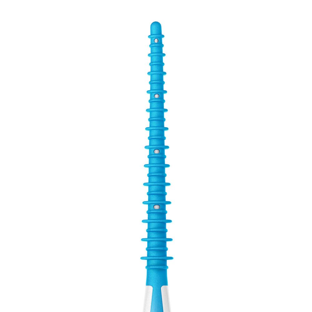 Nahaufnahme des blauen, geriffelten Kopfes eines TePe EasyPick M/L Zahnzwischenraumreinigers.