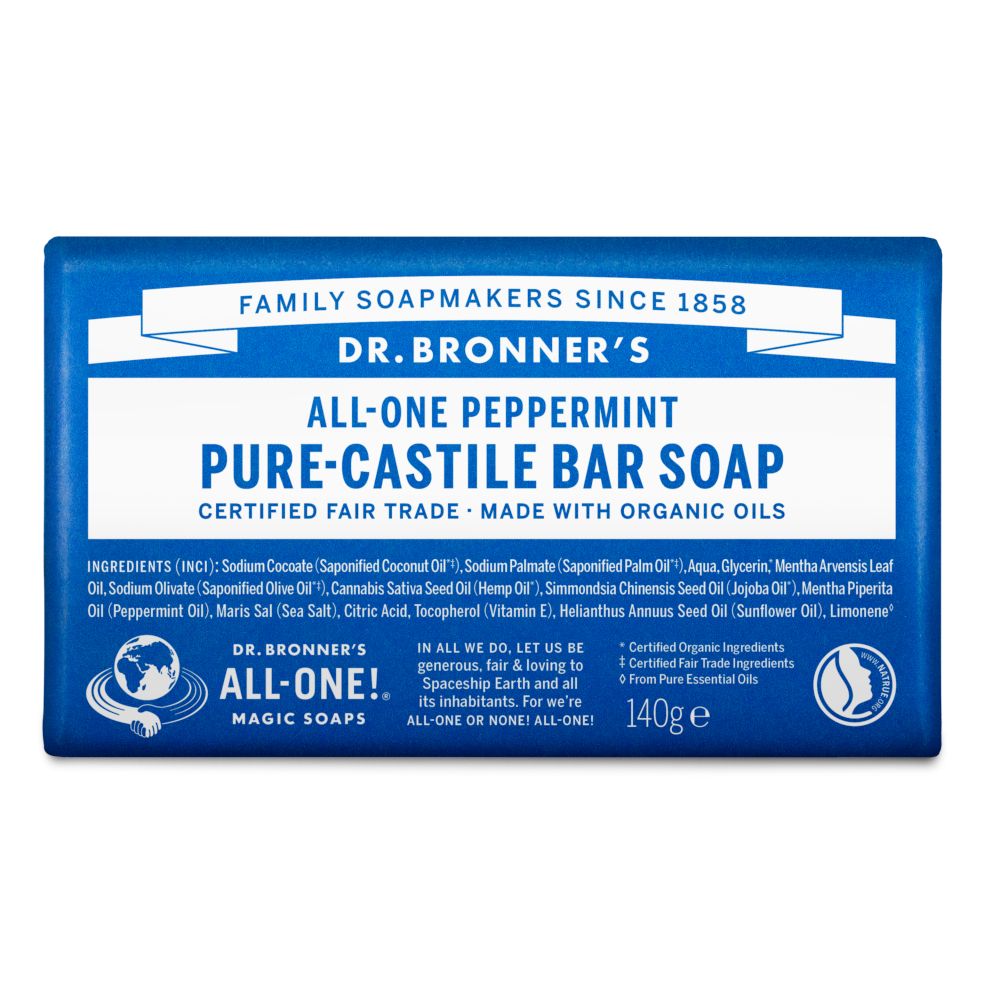 Panetto di sapone blu. Scritta: Dr. Bronner's, All-One Peppermint Pure-Castile Bar Soap. Con certificazione bio.