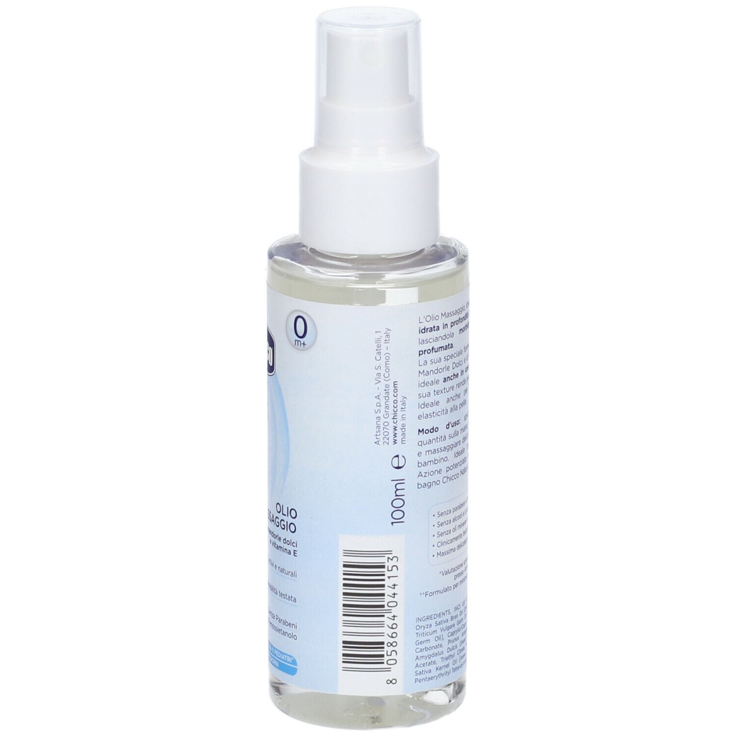 Vista posteriore di un flacone spray trasparente con olio liquido. Scritta: Chicco Natural Sensation, Olio Massaggio. Con ingredienti naturali.