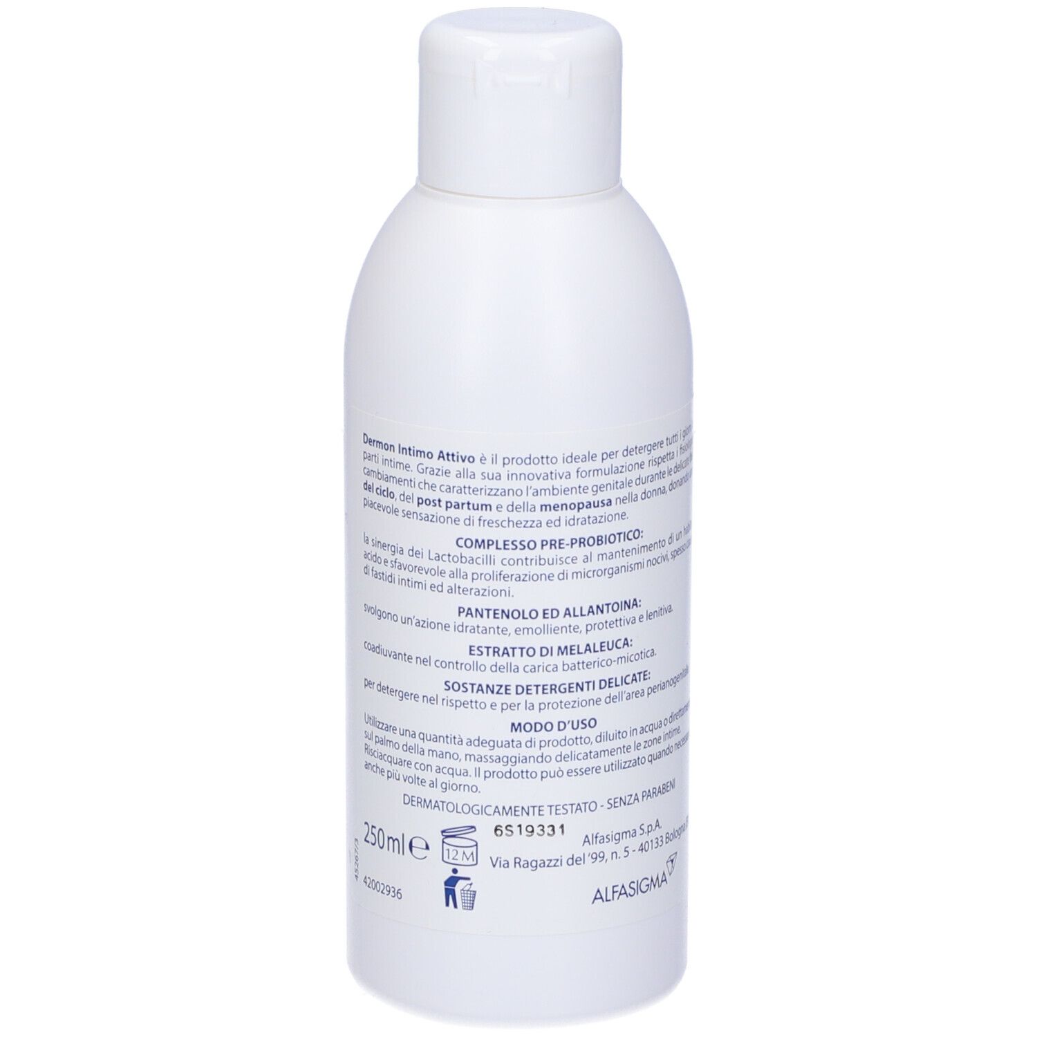 Flacon blanc à bouchon bleu. Inscription : Dermo, Intimo Attivo, pH 3,5. Texte au dos. 250ml.