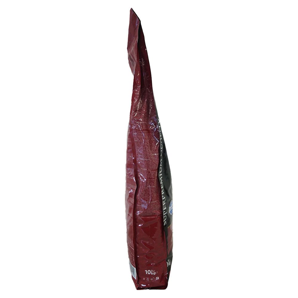 Vista laterale del sacco di cibo per gatti. Confezione rossa con testo. 10 kg.
