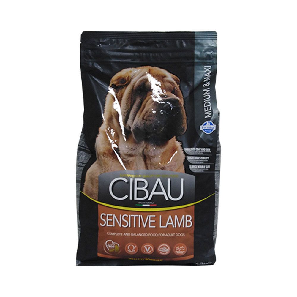 Confezione di cibo per cani CIBAU Sensitive Lamb. Confezione nera con foto di cane. Testo: Sensitive Lamb, Medium & Maxi.