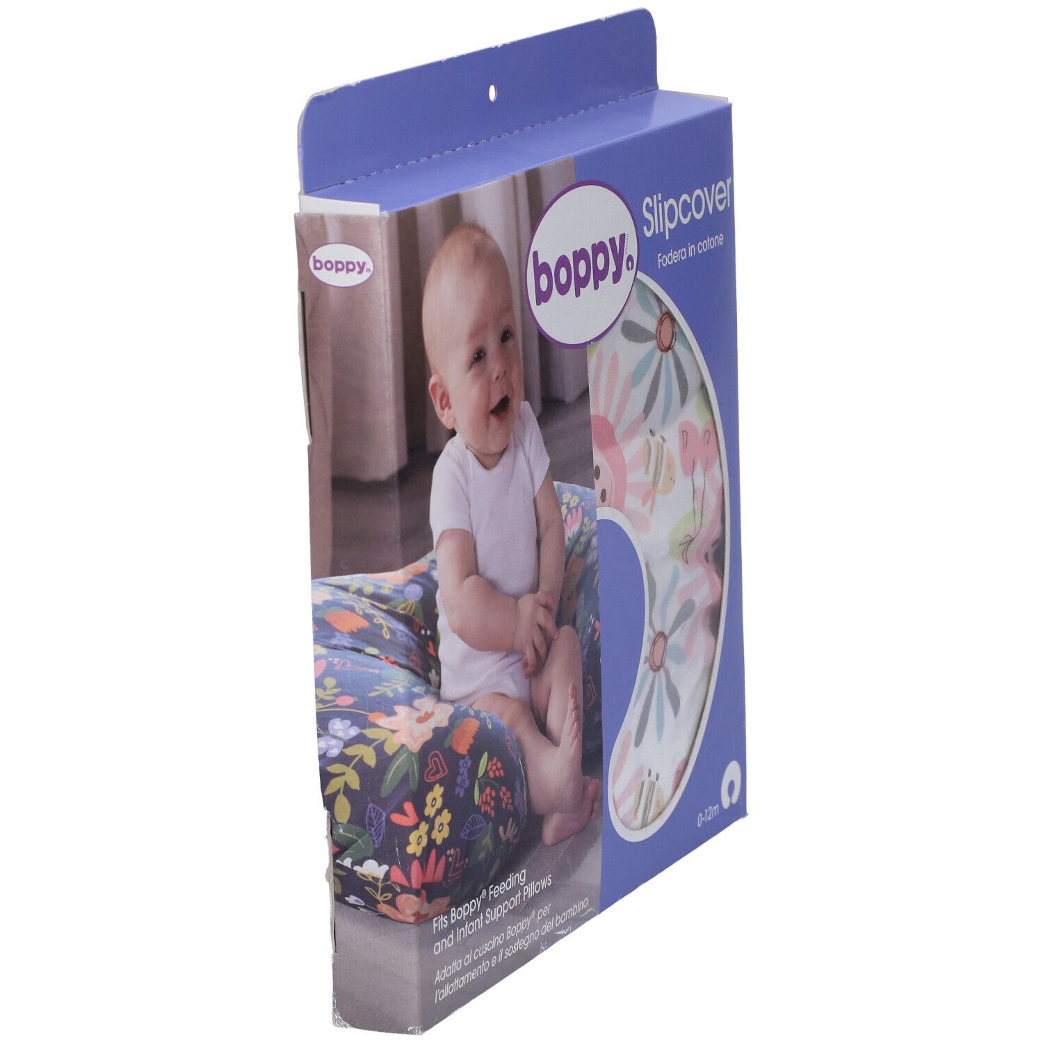 Confezione con fodera Boppy. Motivo floreale e frutta stampato. Bambino su cuscino. Testo: Fodera in cotone.