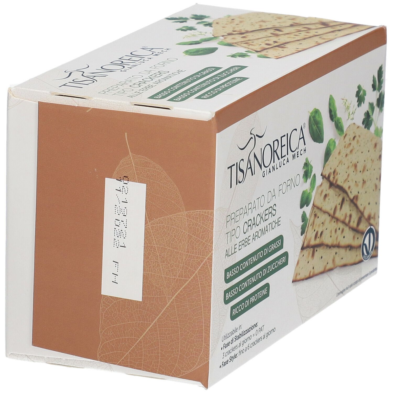 Confezione di cracker alle erbe. Scritte: TISANOREICA, PREPARATO DA FORNO, BASSO CONTENUTO DI GRASSI, BASSO CONTENUTO DI ZUCCHERI, RICCO DI PROTEINE. Data di scadenza.