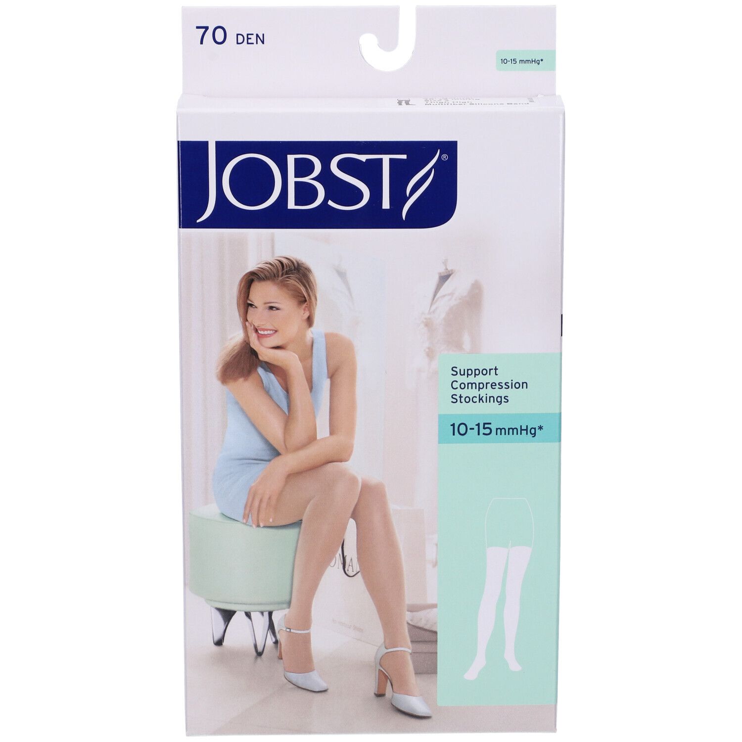 Verpackung mit Kompressionsstrümpfen. Marke JOBST, 70 Den. Aufdruck: 10-15 mmHg. Frau sitzt auf einem Hocker.