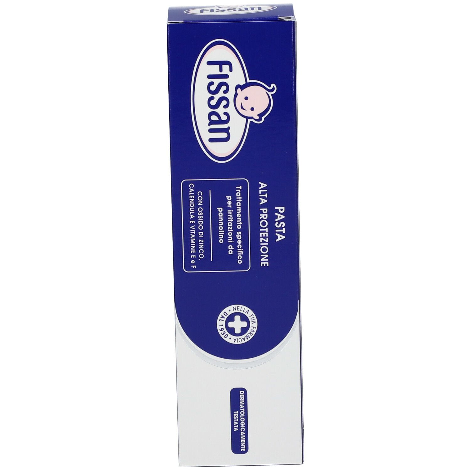 Côté de la boîte bleue. Inscription: Fissan Pasta Alta Protezione. Contient oxyde de zinc, calendula et vitamine E. Testé dermatologiquement.