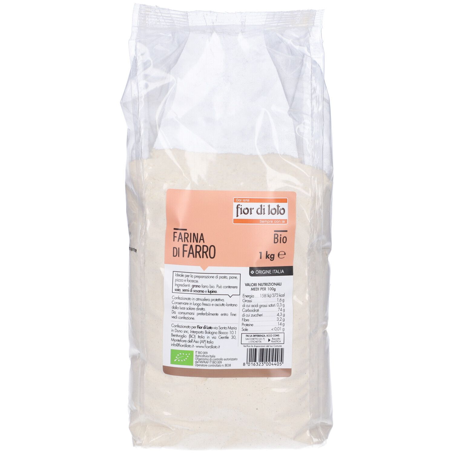 Confezione di farina "fior di lolo Farina di Farro". Etichetta bio e peso 1 kg. Imballaggio trasparente.
