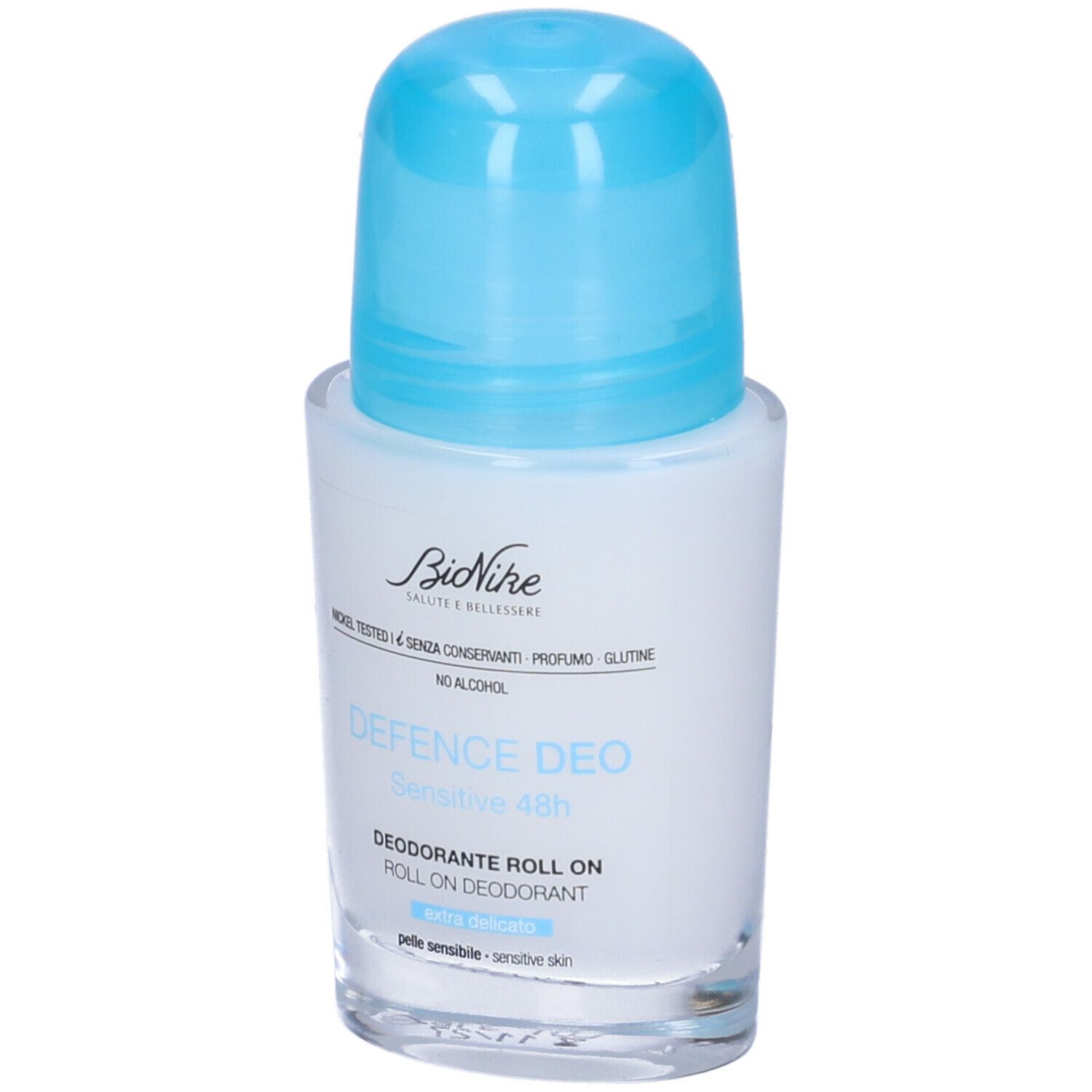 Deo-Roller mit blauem Deckel. Aufschrift: Defence Deo, Sensitive 48h. Für empfindliche Haut.