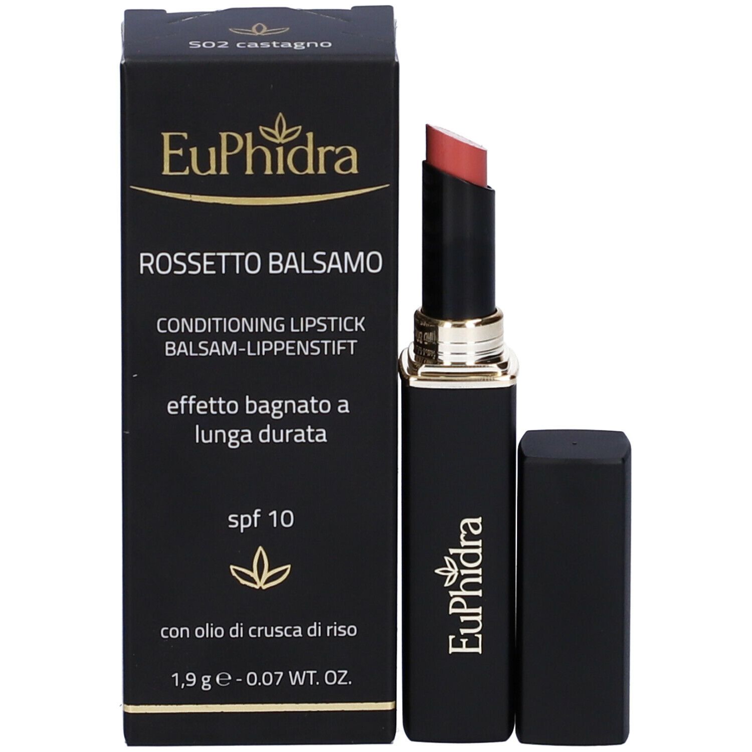 Rossetto e confezione. Scatola nera con nome e dettagli del prodotto. Rossetto Balsamo.