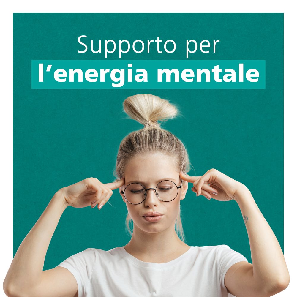 Donna con occhiali che si tocca le tempie. Testo: Supporto per l'energia mentale.