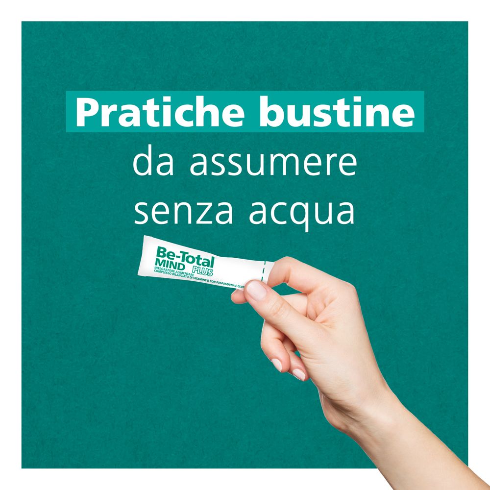 Mano che tiene uno stick Be-Total Mind Plus. Testo: Pratici stick da assumere senza acqua.