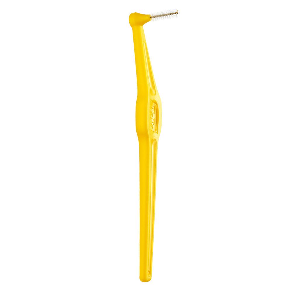 Scovolino interdentale TePe Angle™ giallo. La testina è angolata. L'impugnatura è ergonomica.