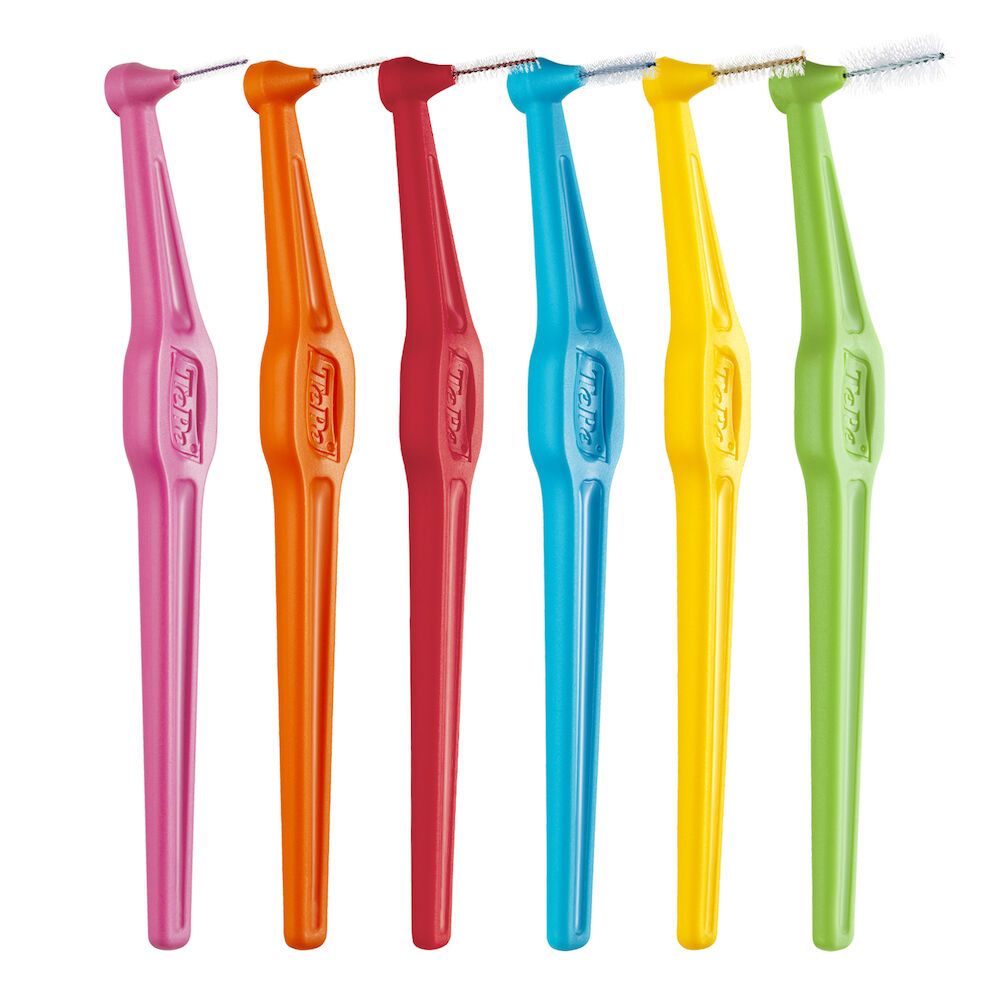 Sei scovolini interdentali TePe Angle™ colorati. Ogni scovolino ha un manico e setole colorate.