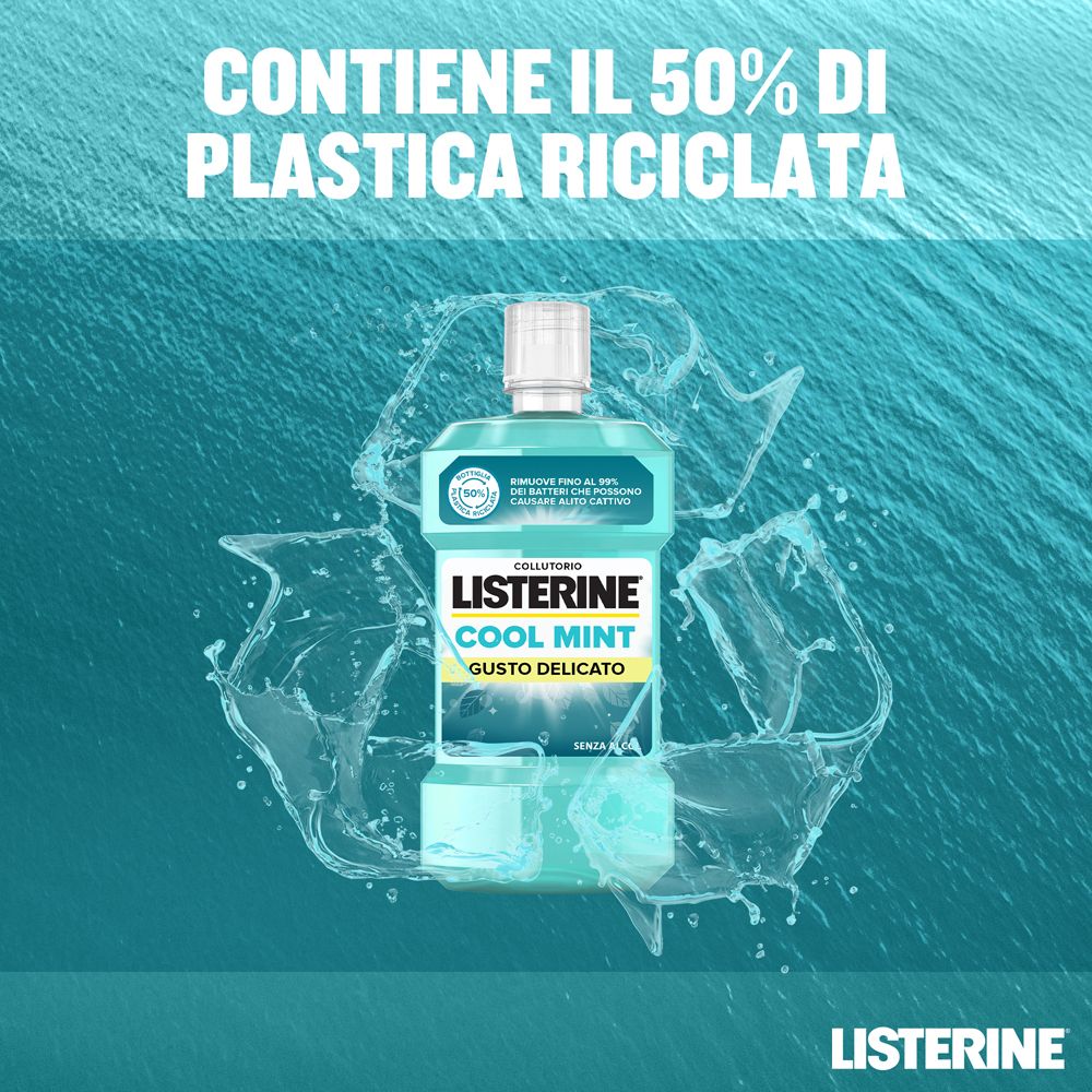 Hellblaue Flasche mit weißem Verschluss. Aufschrift: Listerine Cool Mint. Wasser spritzt um die Flasche. Enthält 50% recyceltes Plastik.
