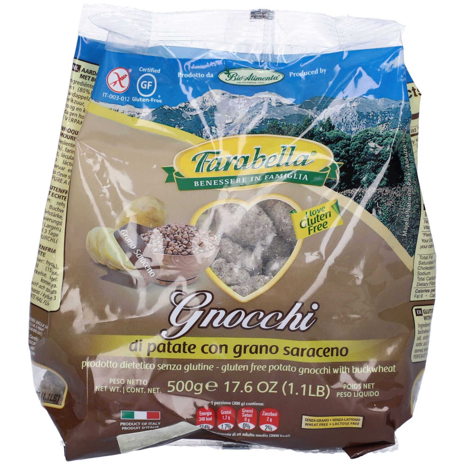 Confezione Farabella Gnocchi di Patate con Grano Saraceno Senza Glutine. Vista dall'alto, sfondo montuoso.