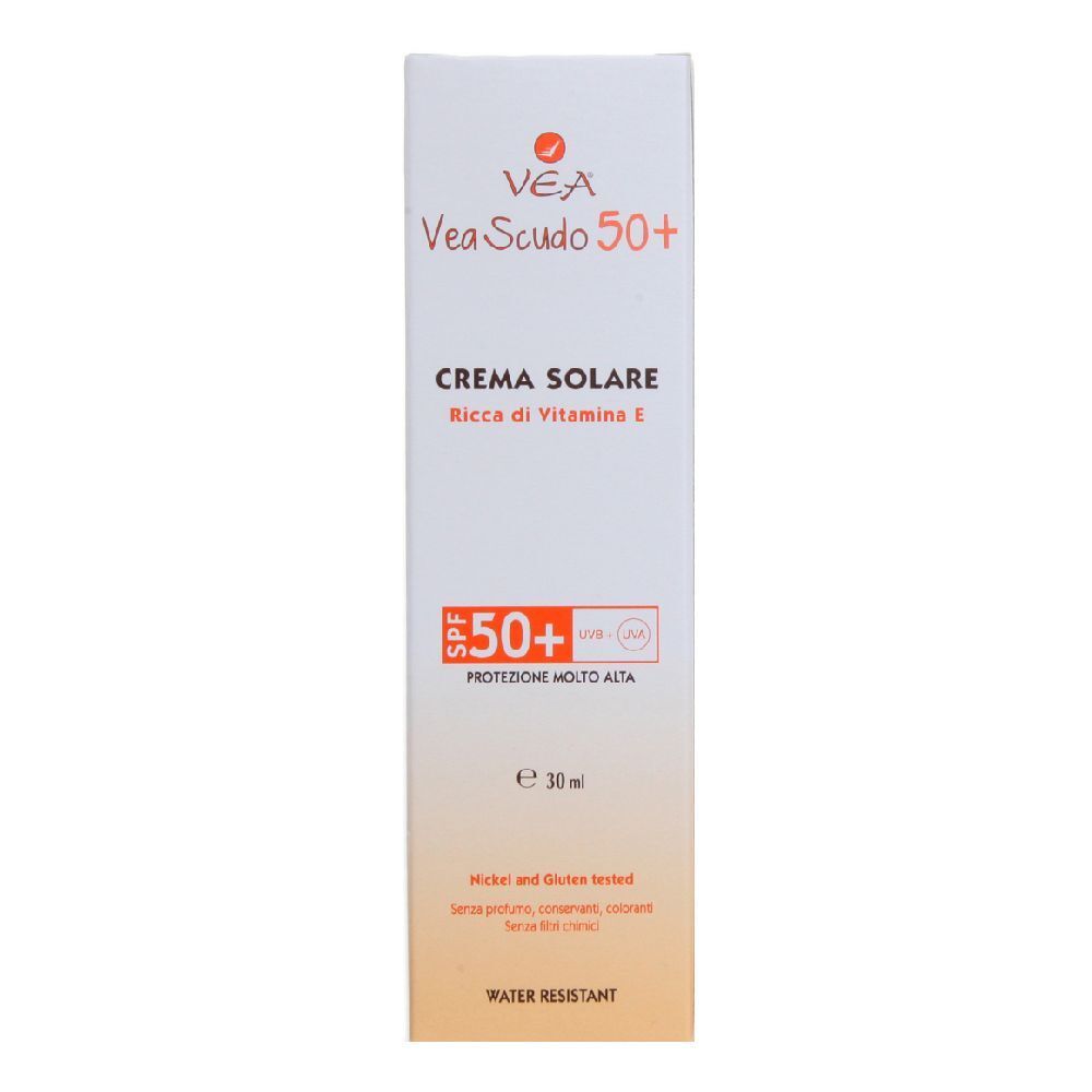 Confezione bianca con scritta Vea Scudo 50+. Crema solare con vitamina E. SPF 50+. Resistente all'acqua.
