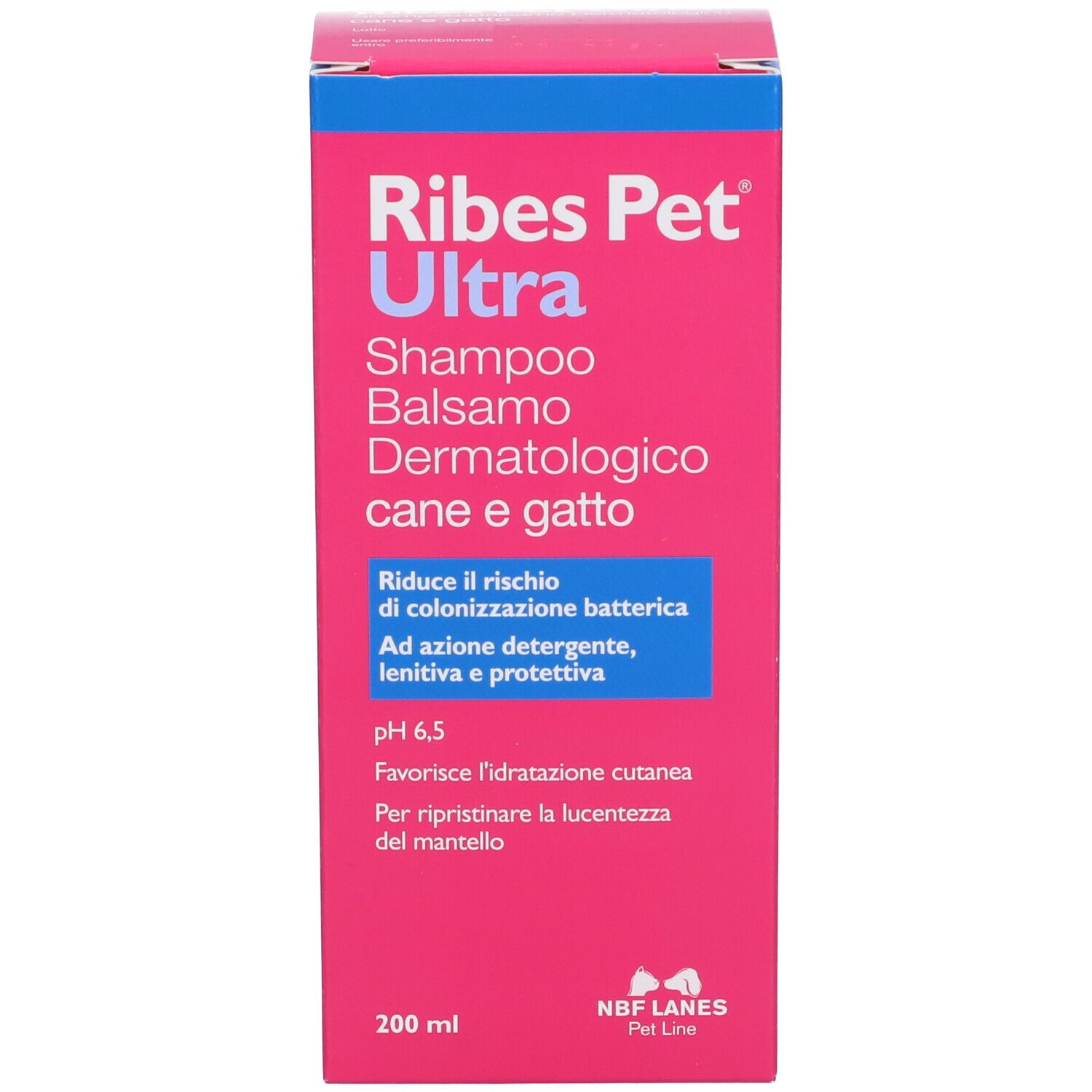 Confezione in cartone rosa. Scritta: Ribes Pet Ultra Shampoo Balsamo Dermatologico per cani e gatti. Volume: 200 ml.