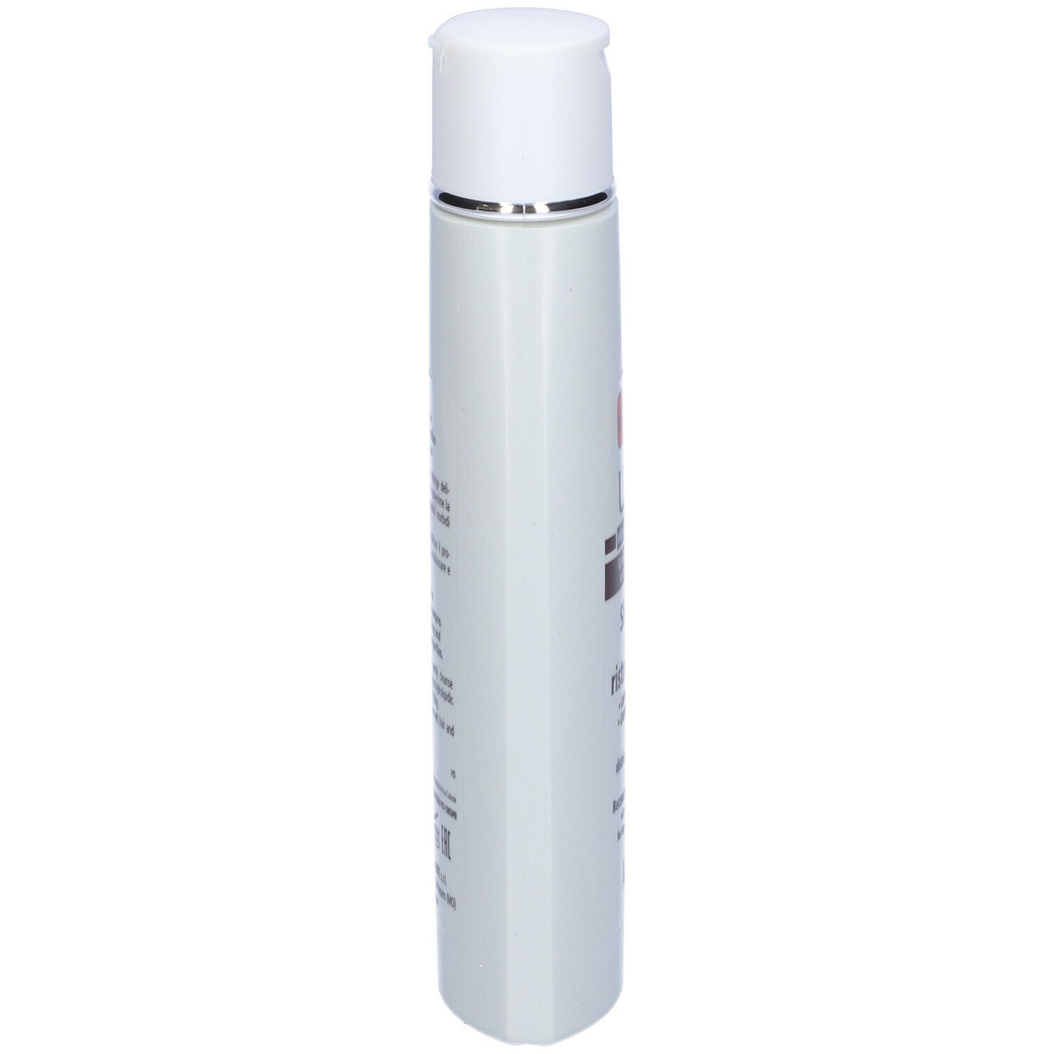 Flacone di shampoo bianco. Tappo bianco con anello argentato. Testo sul flacone. Sfondo bianco.