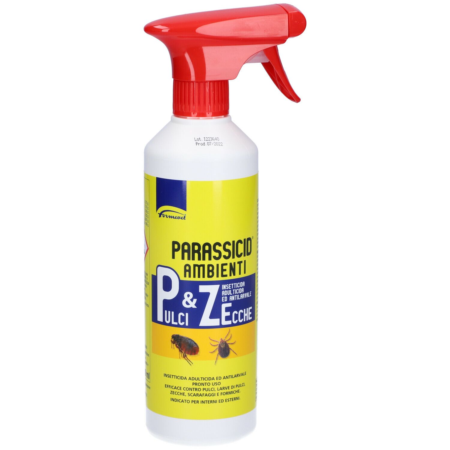 Flacone spray con erogatore rosso ed etichetta gialla. Testo: PARASSICID AMBIENTI P& PULCI & ZECCHE. Immagine di pulce e zecca.