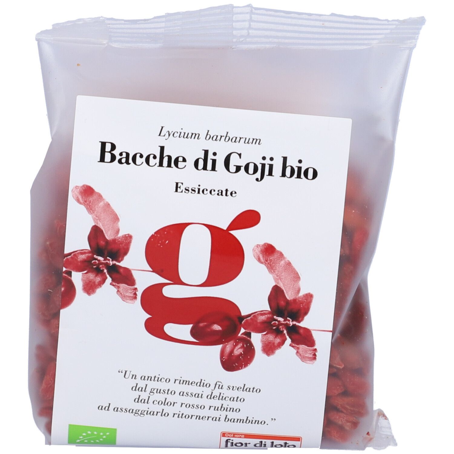Primo piano della confezione di bacche di goji. Etichetta con nome prodotto, logo e testo. Certificazione bio.